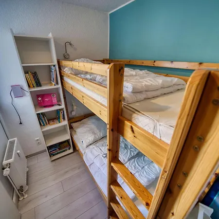 - Haus K, App 0k0405 *